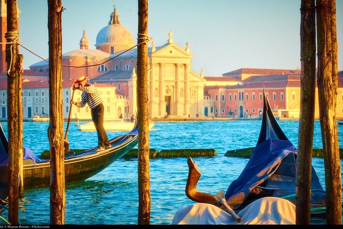 45-Minute or 1-hour Private Gondola Ride from Rialto - Private gondola capacity: up to 5 vs up to 6, plan for small