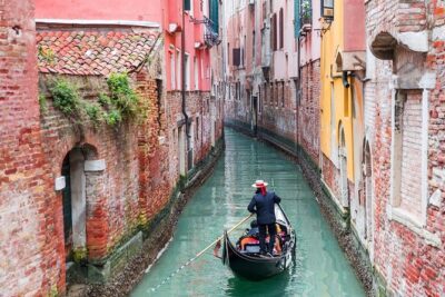 45-Minute or 1-hour Private Gondola Ride from Rialto - Meeting at Riva del Carbon: central, but show up ready
