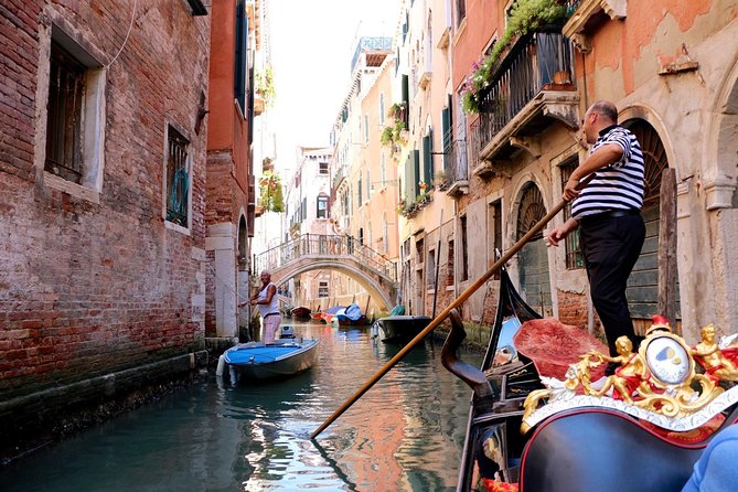 45-Minute or 1-hour Private Gondola Ride from Rialto - Timing issues, traffic, and the reality of Venice canal congestion