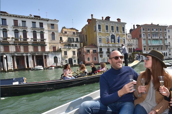 A Venetian Aperitif on The Lagoon - Getting on the topa boat in Dorsoduro (and what to expect)
