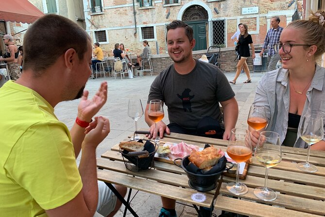 A Venetian Evening: Wine Tasting and Cicchetti with a Local Guide - Campo dei Frari: local wine bars and Veneto tasting variety