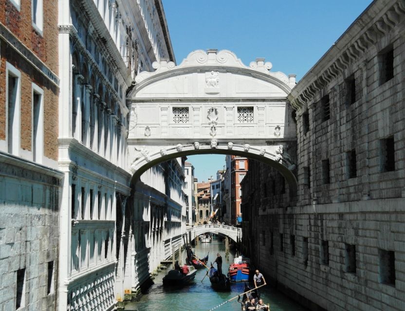 All-Inclusive Tour: Doge Palace, St Mark's Basilica & Square - Headsets, group size, and the stuff that affects your comfort