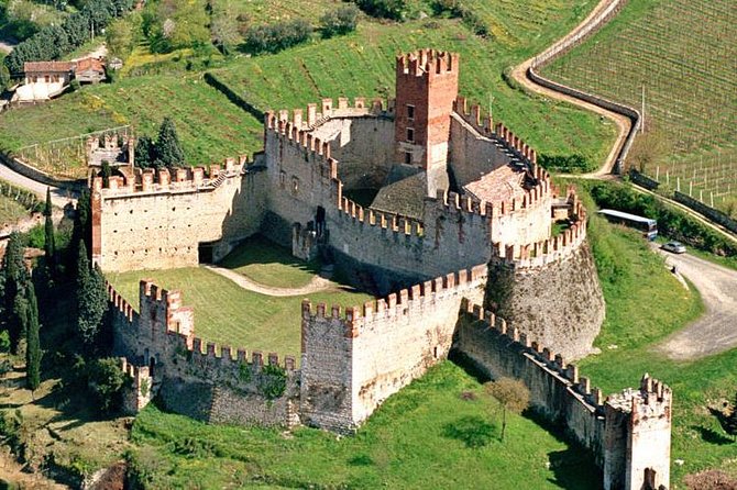 Amarone & Soave Wine Tour with Sommelier – Visit Verona - English guide and customization: where the private format pays off
