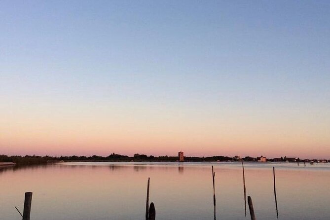 Aperitif at sunset in the Venice lagoon on a private boat. - Food and drink: what’s included and how to plan around it