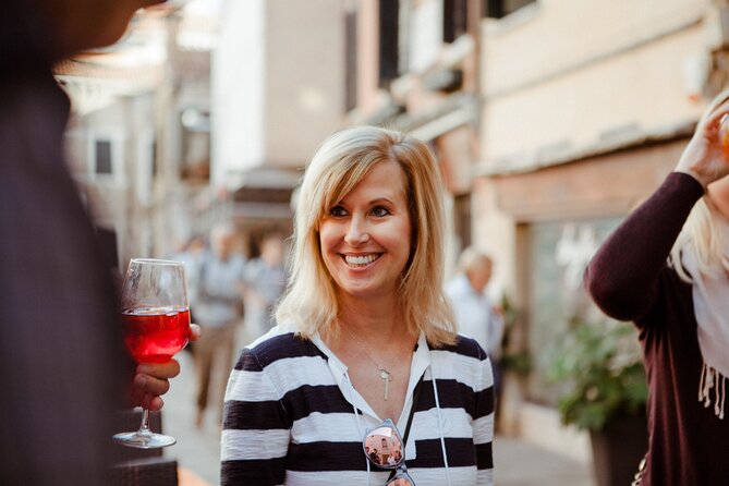 Eat like a Local: Venice Cicchetti and Wine Tasting Evening Tour - Stop 2: Campo Santa Margherita and aperitivo energy
