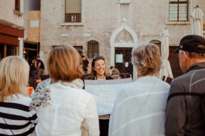Eat like a Local: Venice Cicchetti and Wine Tasting Evening Tour - Start point in Campo San Tomà and how the night unfolds