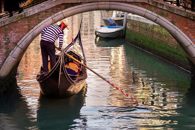 Enchanting Venice: Private Gondola Experience - No Guide Onboard: Why Your Gondolier’s Style Matters