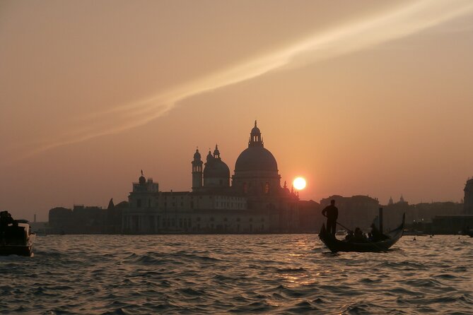 Enchanting Venice: Private Gondola Experience - Timing, Crowds, and Staying Dry: What to Watch For