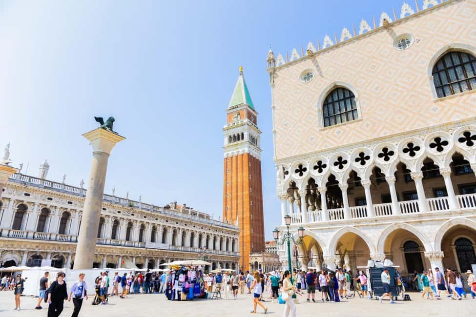 From Venice: Murano and Burano Half-Day Island Tour by Boat - Your best strategy during the demo (so you don’t miss the action)