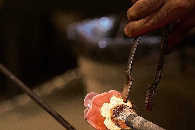 Glass Blowing Demonstration : pickup by wood boat Taxi + local guide - Optional add-ons: aperitif, lunch, and extra stops