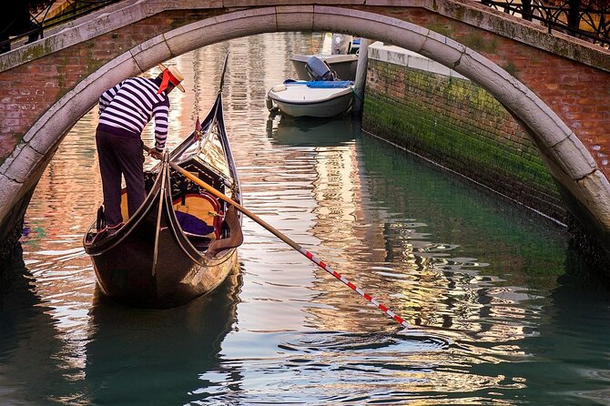 Gondola Ride and St Mark's Basilica - Group size and headsets: how the day stays organized