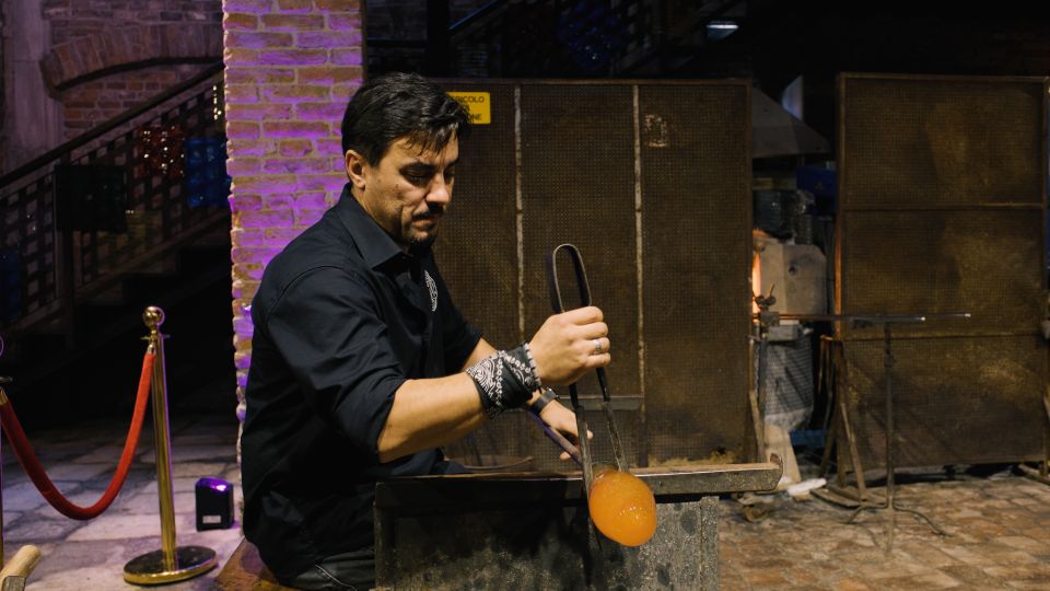 Murano: Glass Blowing Demonstration with Optional Drinks - Should you book Murano glassblowing at Santa Chiara?
