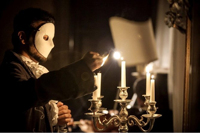Musica a Palazzo 'Traveling Opera' Performance in Venice - Intermission drink: included value and one small crowd lesson