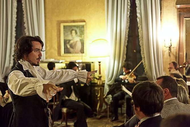 Musica a Palazzo 'Traveling Opera' Performance in Venice - Dress code and comfort in Venice: what to wear for real