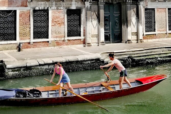 Off the Beaten Path Walk in Venice - Squero di San Trovaso: gondola craftsmanship in the workshop world
