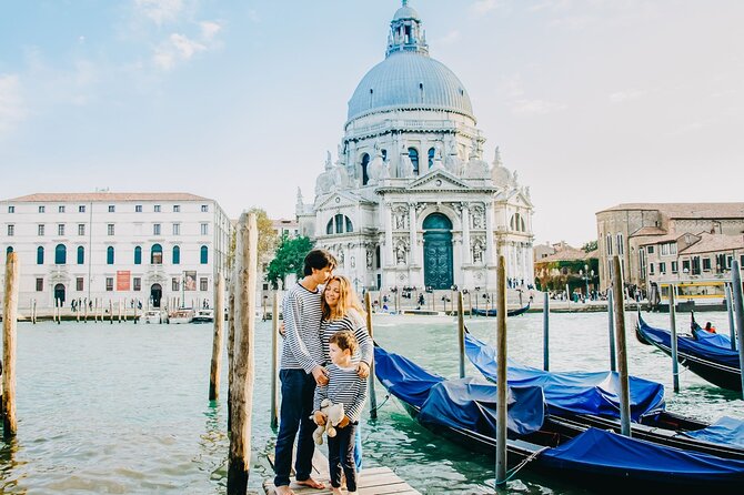 Photo shoot in Venice - Stop 1: Dorsoduro for Romantic, Low-Crowd Backdrops