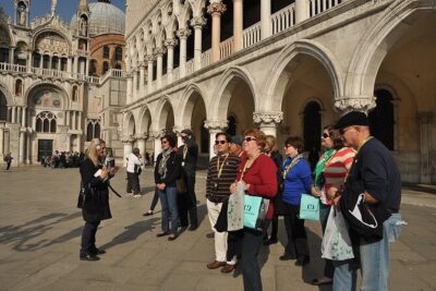 Private 3 hrs Venice Tour: St Mark's, Walking tour & Boat tour - The Walking Loop: From Campo Santa Maria Formosa to Castello Calle Alleys