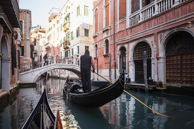Private Crafted Gondola Ride on the Grand Canal - Gondoliers and the Romance Factor: What Works, What to Expect