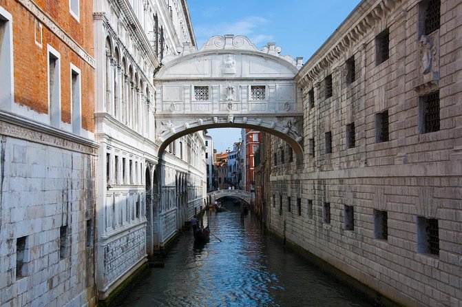 Private Gondola Ride and Photoshoot - Key highlights to look for