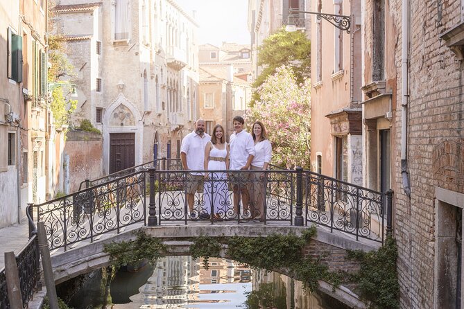 Private Gondola Ride and Photoshoot - Edited photos delivered online: what to expect after Venice