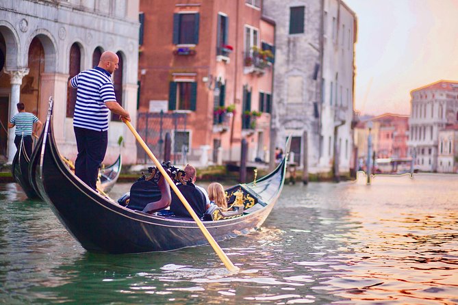 Private Gondola Ride in Venice - Gondoliers, Mood, and the Reality of Calls and Conversation