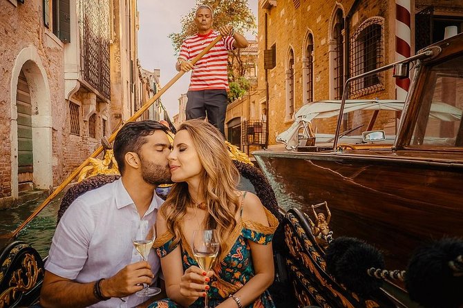 Private Photo Shoot in Venice with Gondola Ride - Price and value: when this $905.09 group rate makes sense