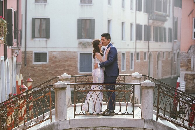 Professional Photoshoot in Venice - Posing help, candid moments, and why people leave smiling