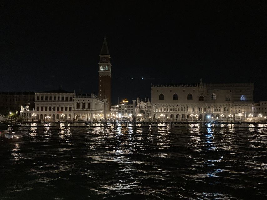 Punta Sabbioni - Venice at Sunset: Boat Tour with Aperitif - The 19:00 departure: sailing the Giudecca Canal and getting your bearings