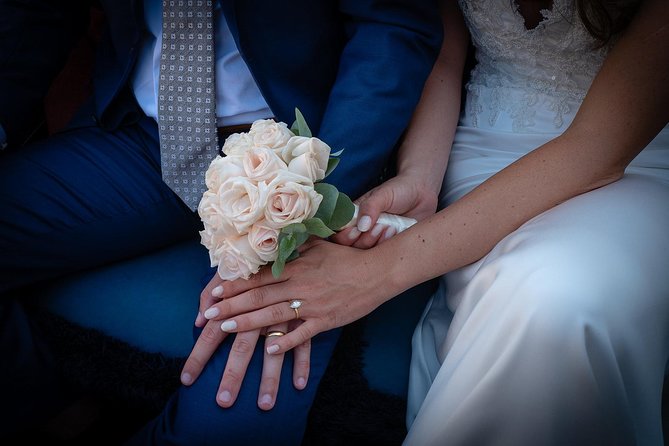 Renew your wedding vows on a romantic gondola - Rose Bouquet and Certificate: Small Extras That Become Big Memories