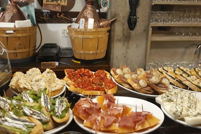 Rialto Market Food and Wine Lunchtime Tour of Venice - Ponte di Rialto Photo Moment: Small Stop, Big Venice Payoff