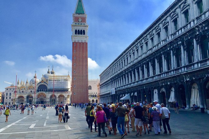 Saint Marks Basilica, Doge's Palace and Gondola tour in Venice - Doge’s Palace: exterior styles, power politics, and the prison wing