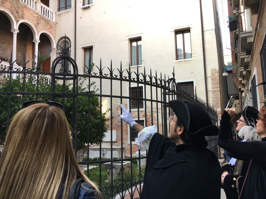 Secrets of Venice Carnival and Life of Casanova Tour - The Finale at Le Café Venezia: Cappuccino and Frittelle When You Need It