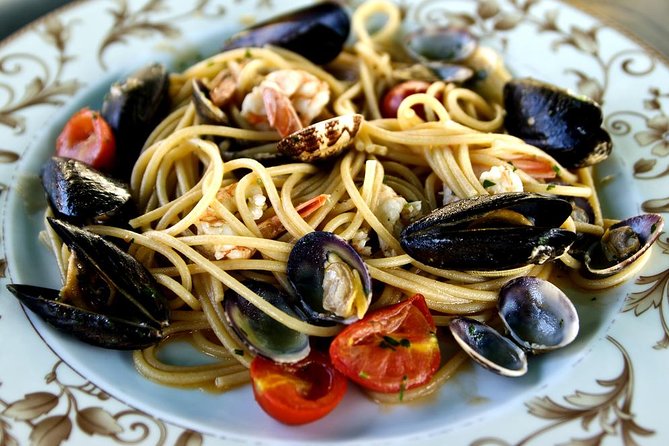 Semi-Private Venice Market and Cicchetti Food Experience - The gondolino ride: short, scenic, and tied to your last bite