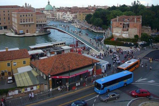 Shared Departure Transfer: Venice Hotels to Venice Train or Bus Station - The Canal Ride to Santa Lucia Station or Piazzale Roma