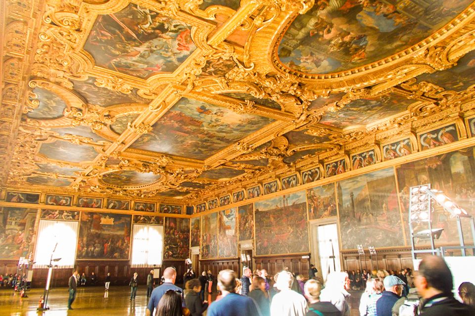 Skip-the-Line Guided Tour of Doge's Palace - The Bridge of Sighs and the prison story (including Casanova)