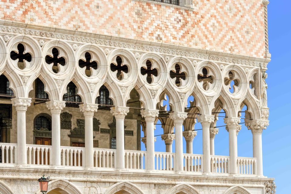 Skip-the-Line Guided Tour of Doge's Palace - Hearing the guide: how the audio system helps you follow