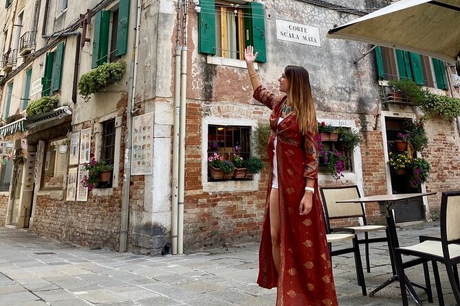 Small-Group Walking Tour of the Jewish Ghetto in Venice - Stop 4: Fondamenta dei Ormesini for real Venetian daily life