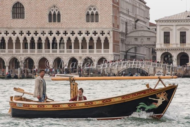 Sunset Traditional Boat Tour with Prosecco - San Giorgio Maggiore: Palladian Church and Fondazione Giorgio Cini Views