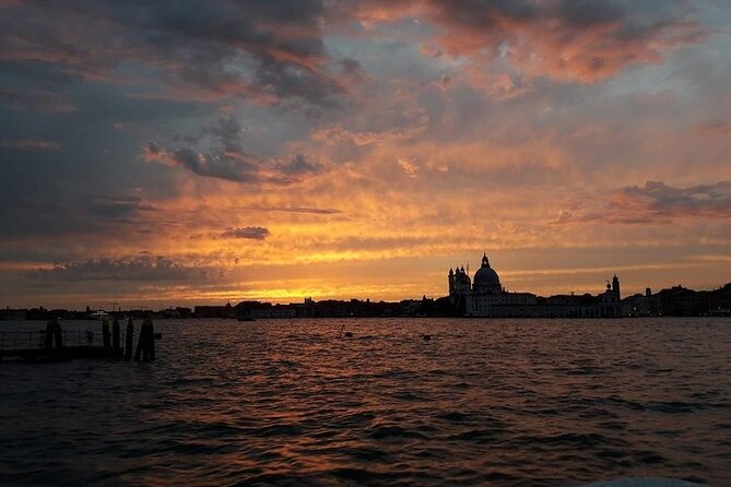 Sunset Traditional Boat Tour with Prosecco - Timing Around Sunset: Why the Start at 5:30 pm Matters