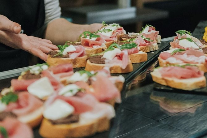 Tapas & Wines through secret Venice - What the guide actually adds: Culture, pacing, and the bar-food mindset