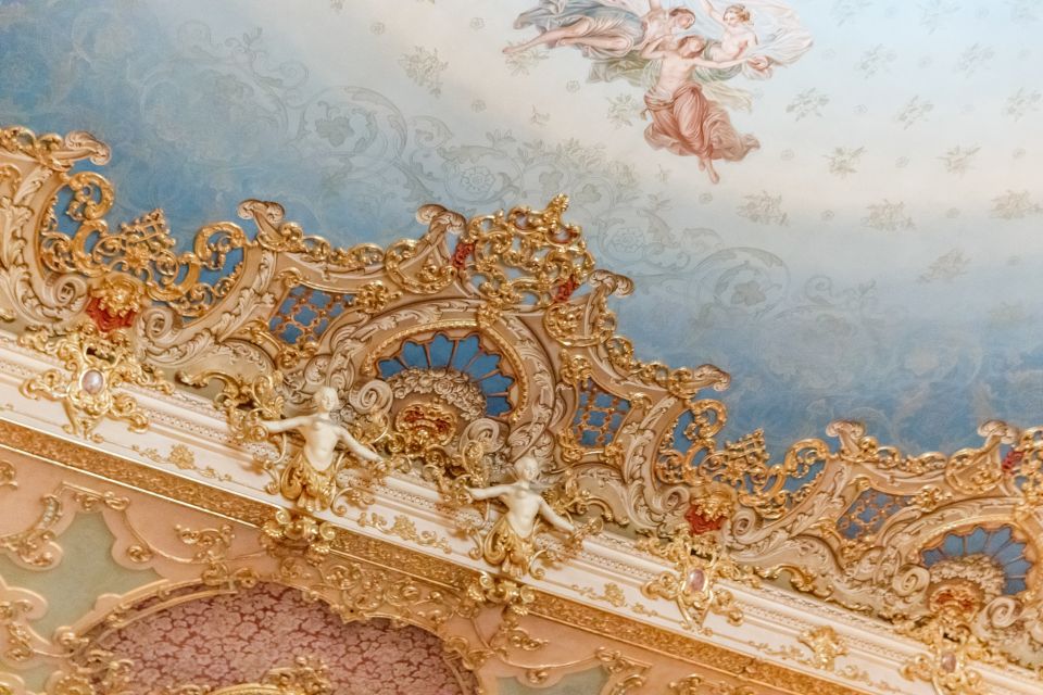 The Majestic Teatro La Fenice: Guided Tour in Venice - Sound and scale: why seating capacity matters here
