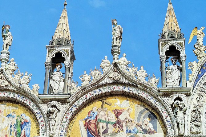 Tour of Venice in Doge's Palace and St Mark's Basilica - Hearing the guide: headsets, accents, and why your comfort matters