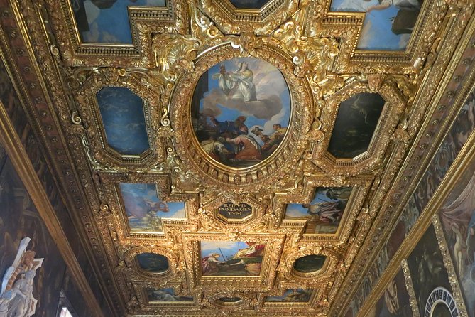 Tour of Venice in Doge's Palace and St Mark's Basilica - Crowd and heat management inside two major sites
