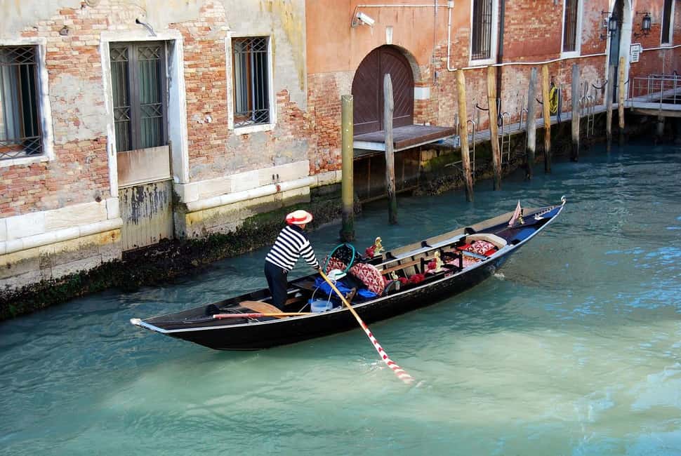 Venetian Private Sandolo tour - Sandolo vs. Gondola: What You’re Actually Getting in Venice