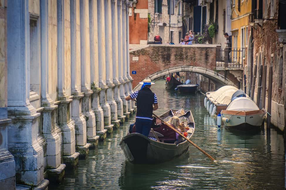 Venetian Private Sandolo tour - Picking 30 Minutes or 60 Minutes (and What That Really Changes)