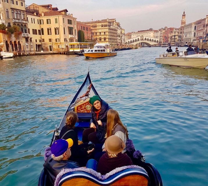 Venice: 30 min Gondola Ride on the Grand Canal with Guide - The Gondola Experience: What You’ll Feel in 30 Minutes