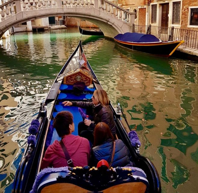 Venice: 30 min Gondola Ride on the Grand Canal with Guide - Stop by Stop: Santa Maria della Salute and Punta della Dogana