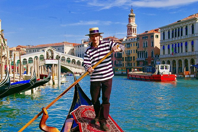 Venice: 30 min private Gondola Ride with Guide - Where you meet: finding the Traghetto Santa Maria del Giglio start point