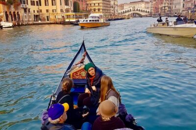 Venice: 30 min private Gondola Ride with Guide - Rio della Madonnetta to the Grand Canal: why this route feels smarter