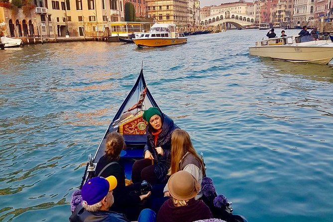 Venice: 30 min private Gondola Ride with Guide - Rio della Madonnetta to the Grand Canal: why this route feels smarter